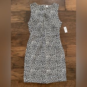 Old navy petite XS dress. NWT zippered back with clasp.